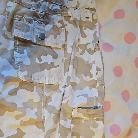 Cato, size 16 Camouflage Capris Cargo Pants - Picture 12 of 15